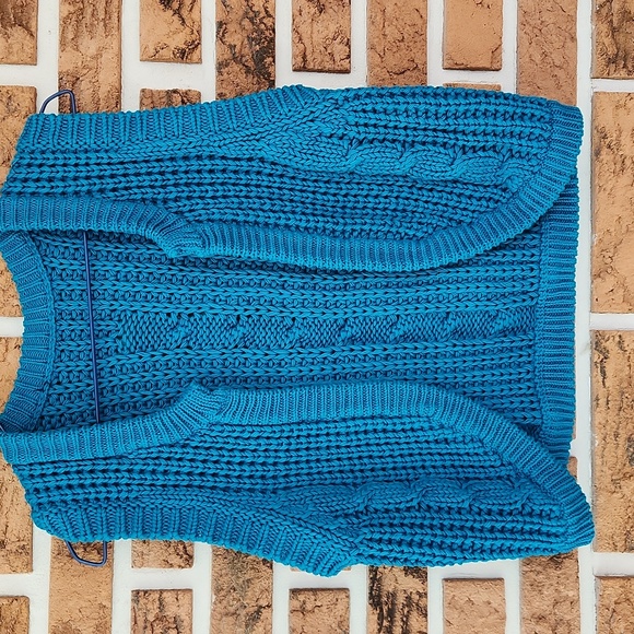 Vest - Picture 2 of 3